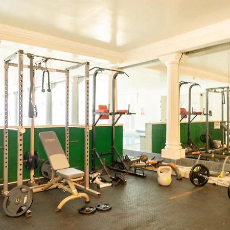 Central Bright 3 Bed Flat With Pool & Parking エディンバラ エクステリア 写真