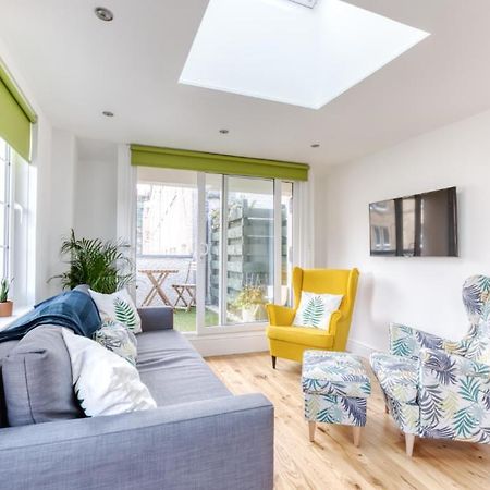 Central Bright 3 Bed Flat With Pool & Parking エディンバラ エクステリア 写真