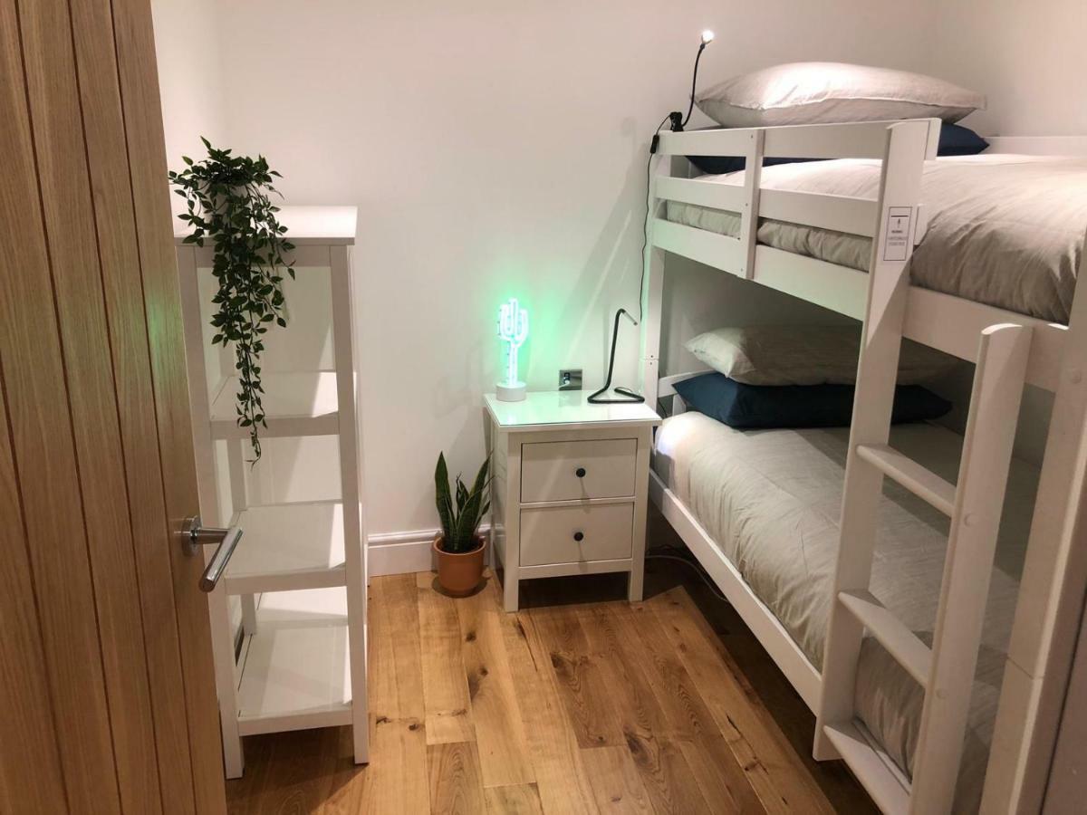 Central Bright 3 Bed Flat With Pool & Parking エディンバラ エクステリア 写真
