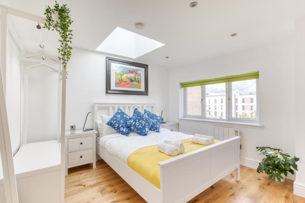 Central Bright 3 Bed Flat With Pool & Parking エディンバラ エクステリア 写真