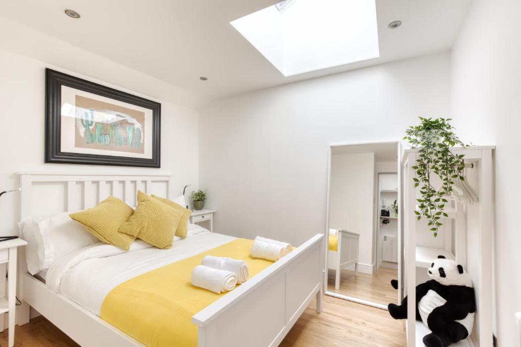 Central Bright 3 Bed Flat With Pool & Parking エディンバラ エクステリア 写真