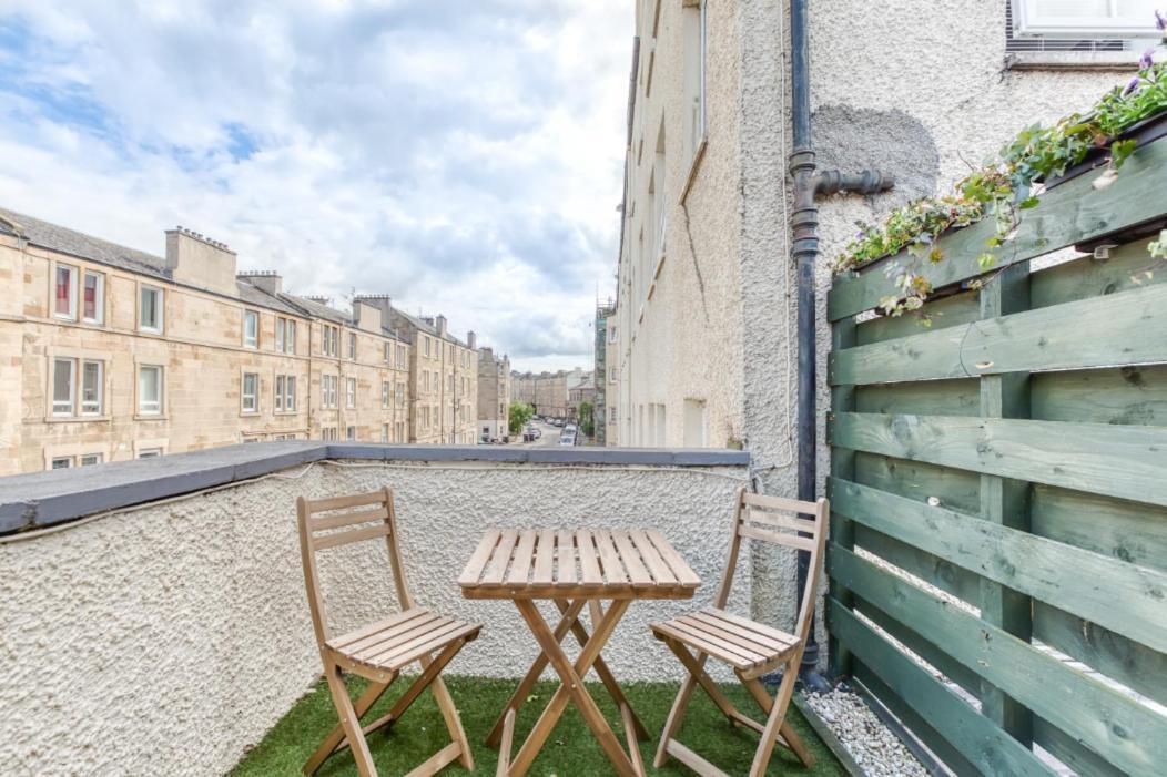 Central Bright 3 Bed Flat With Pool & Parking エディンバラ エクステリア 写真