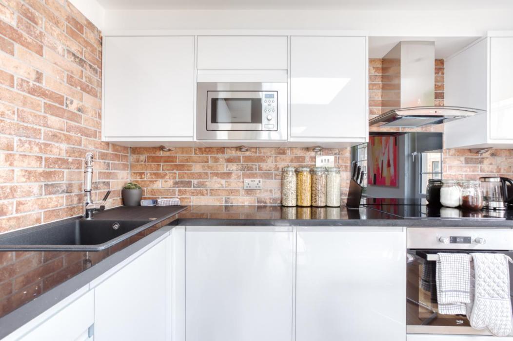 Central Bright 3 Bed Flat With Pool & Parking エディンバラ エクステリア 写真