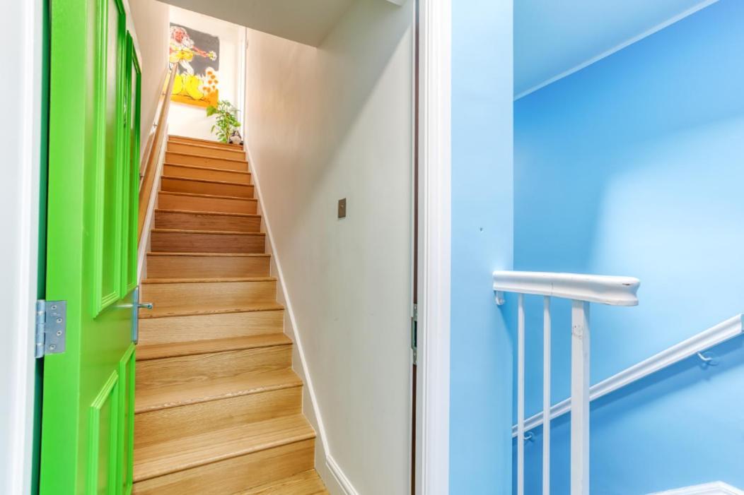 Central Bright 3 Bed Flat With Pool & Parking エディンバラ エクステリア 写真
