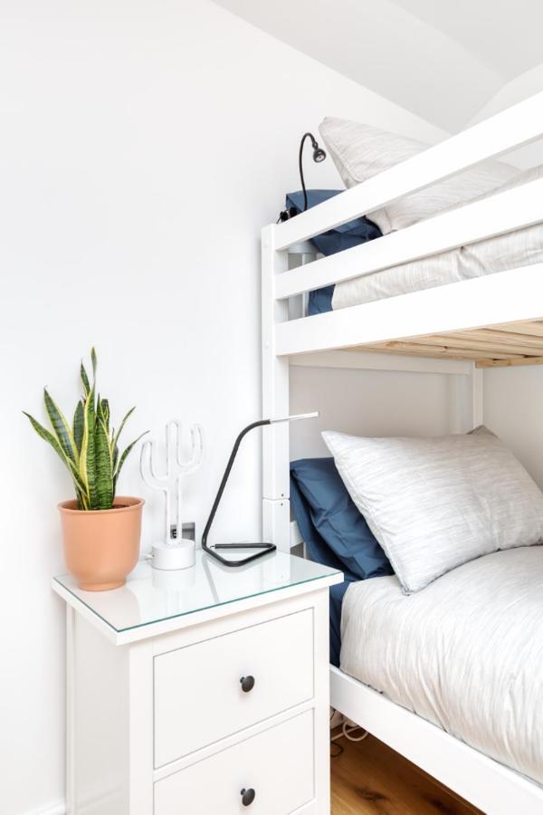Central Bright 3 Bed Flat With Pool & Parking エディンバラ エクステリア 写真