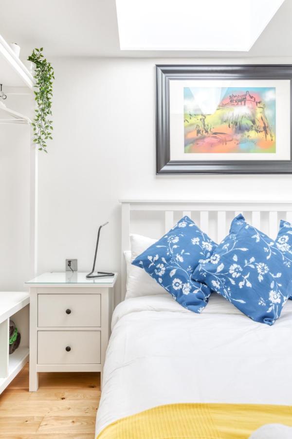 Central Bright 3 Bed Flat With Pool & Parking エディンバラ エクステリア 写真