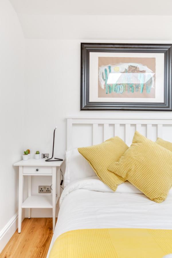 Central Bright 3 Bed Flat With Pool & Parking エディンバラ エクステリア 写真