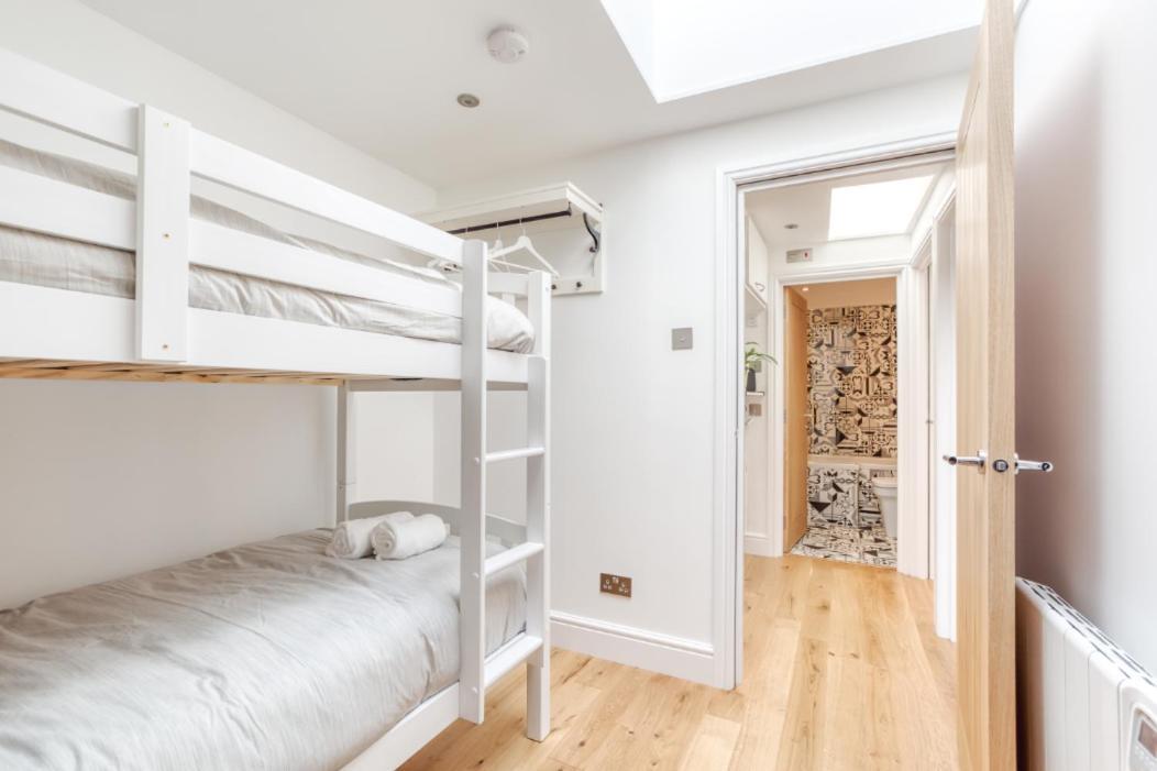 Central Bright 3 Bed Flat With Pool & Parking エディンバラ エクステリア 写真
